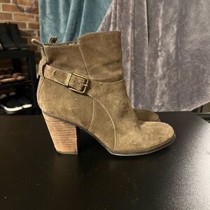 Ivanka Trump heeled boots